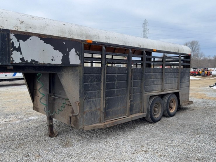 16'-gooseneck-livestock-trailer,-tandem-axle-image-3