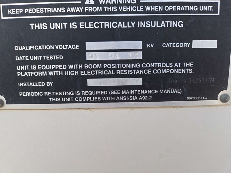 2013-freightliner-m2-106-image-30