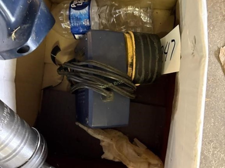 lincoln-battery-grease-gun-image-3