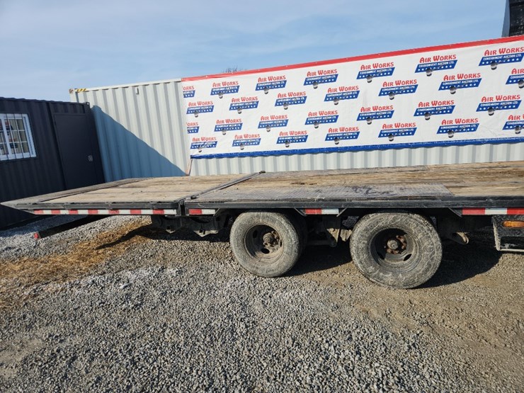 2023-ironbull-tilt-trailer-32'-gooseneck-w/-10'dovetail,-remote,-12,000#-winch-sn#088065-image-9
