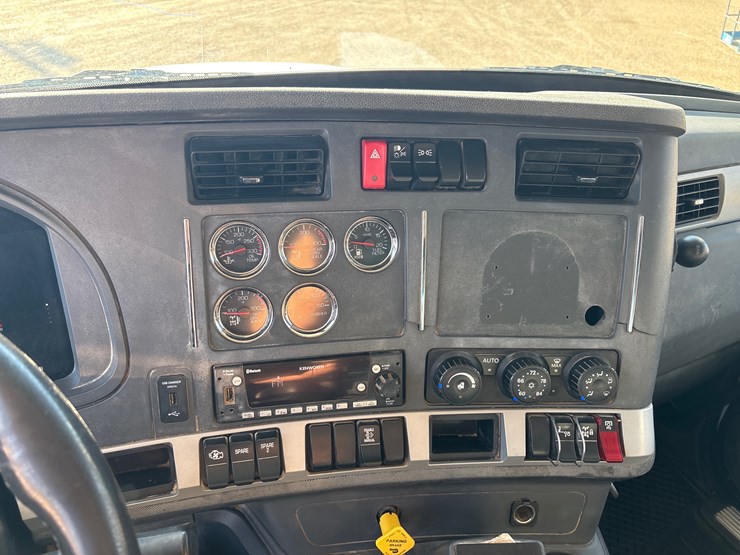 #250-•-2024-kenworth-t880-dump-truck-|-title-delay-image-14