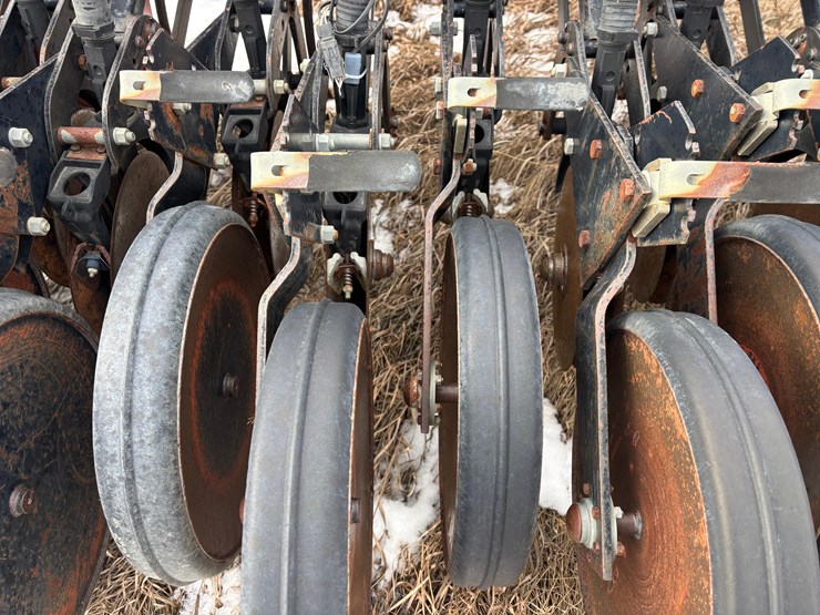 ji-case-8600-drill-image-33