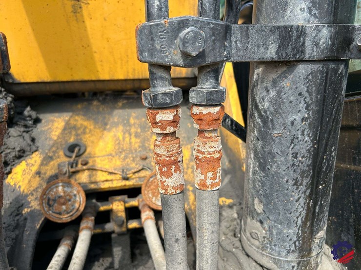 2017-caterpillar-318fl-image-47