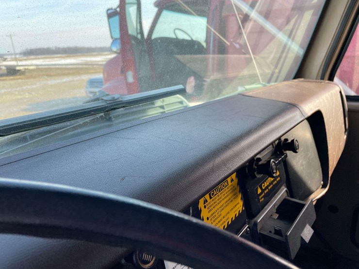 tag-#23,-1982-ih-1754-grain-truck-image-20