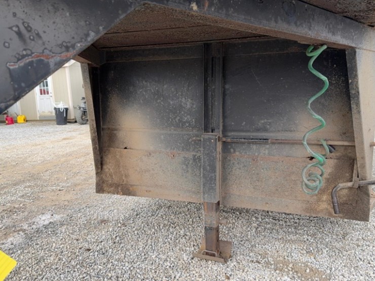 16'-gooseneck-livestock-trailer,-tandem-axle-image-5