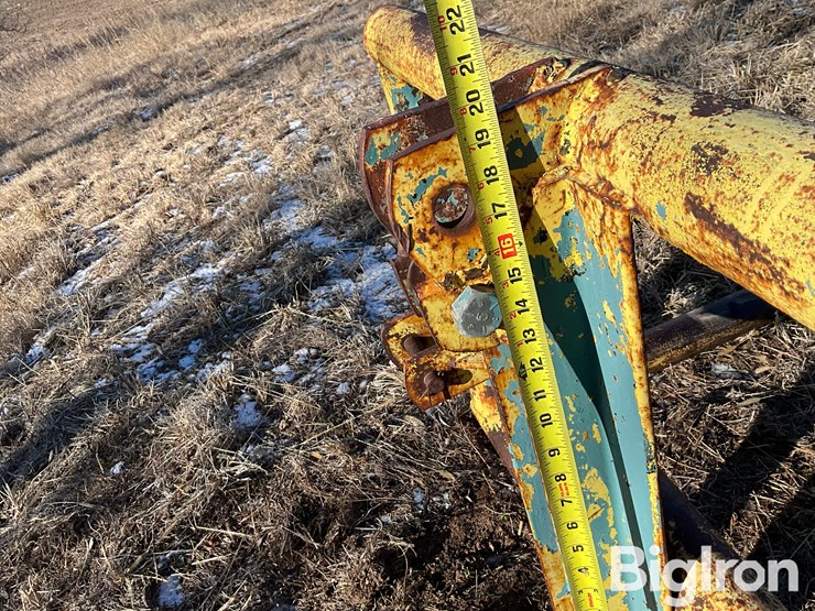 3-pt-heavy-duty-bale-carrier-image-16