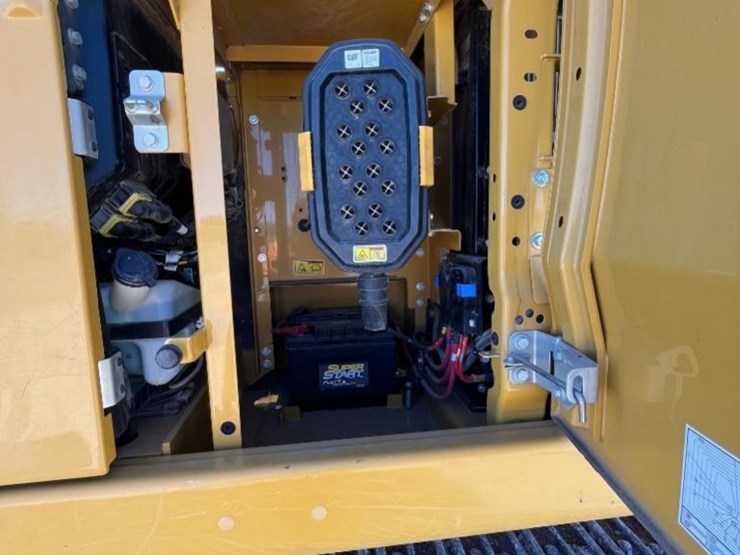 2022-caterpillar-320-image-18