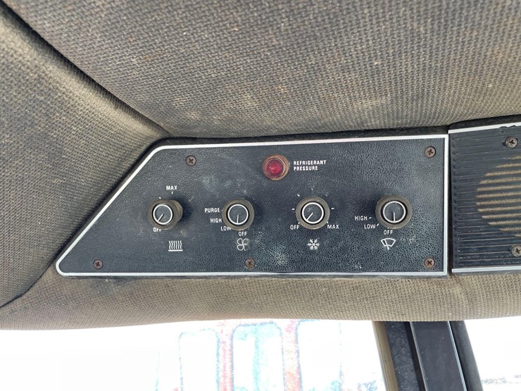 tag-#320,-1981-ih-1586-tractor-image-22