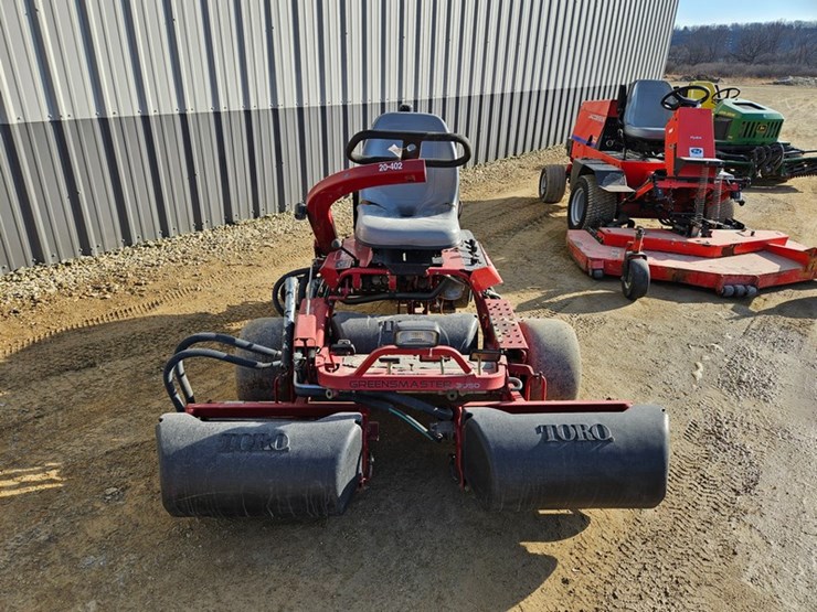 #142-•-toro-greens-master-greens-mower-image-8