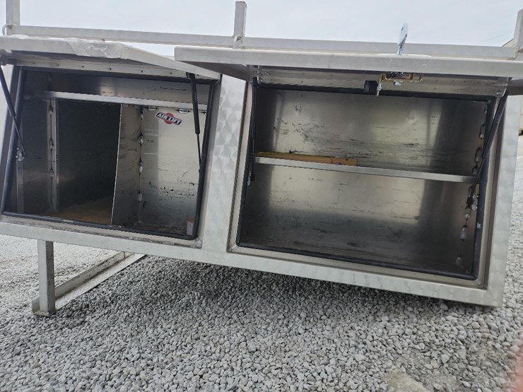 troy-ridge-7'x6'-nice-aluminum-truck-cap-with-ladder-rack,-image-8