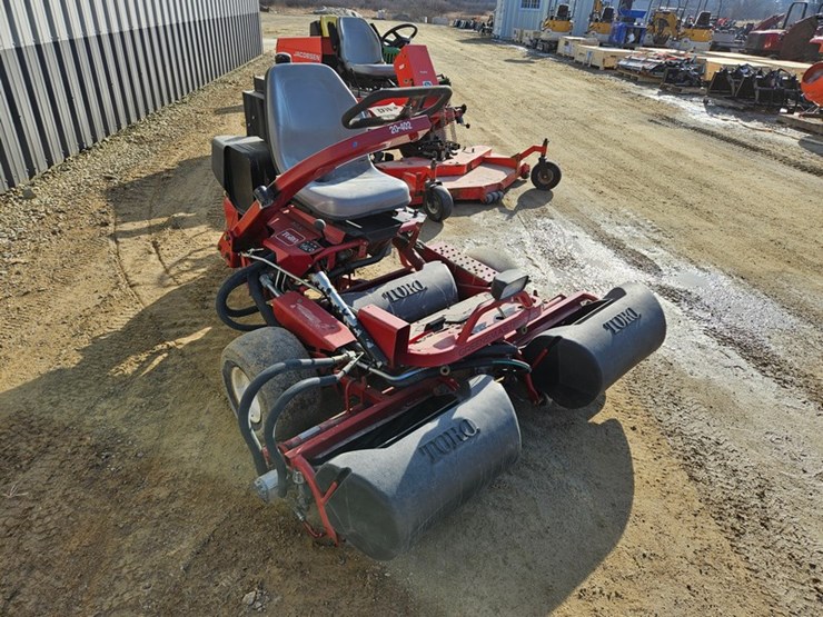 #142-•-toro-greens-master-greens-mower-image-7