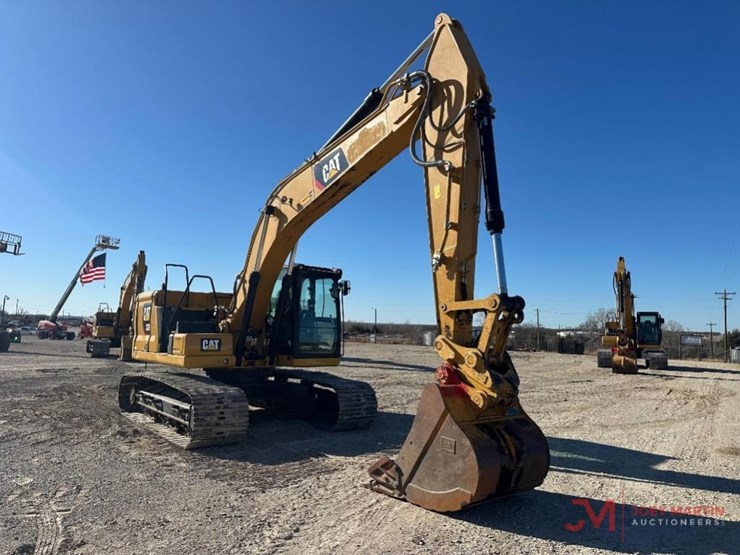 2019-caterpillar-320-image-4