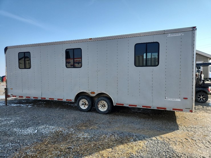 loadmaster-28'-kitchen-trailer,-enclosed,-tandem-axle,-windows,-water-heater,-counters,-sink-image-5