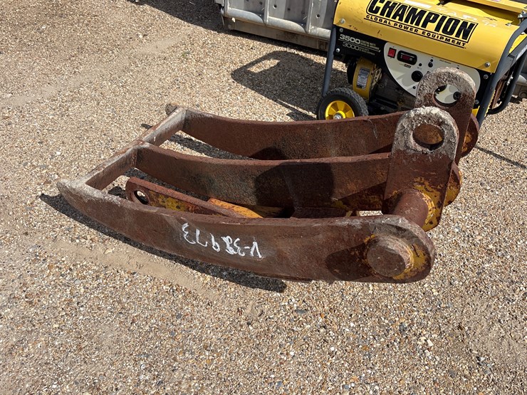 #2775-•-thumb-attachment-for-excavator-image-3