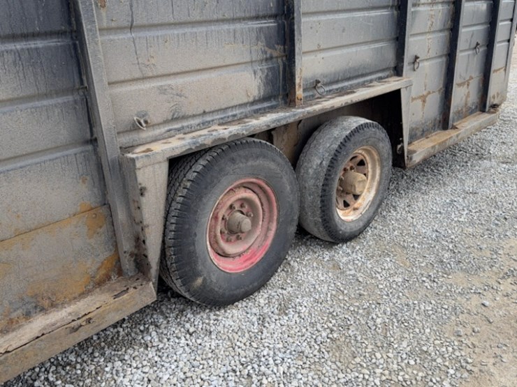 16'-gooseneck-livestock-trailer,-tandem-axle-image-12