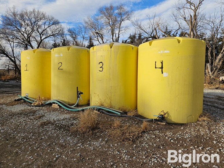 3000-gal-poly-liquid-holding-tanks-image-2