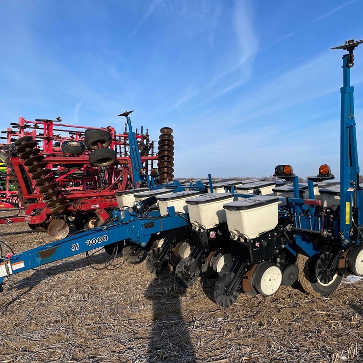 2010 KINZE 3000