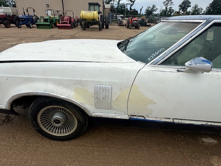 #22600-•-1978-ford-thunderbird-|-for-parts-&-repairs-only-image-11
