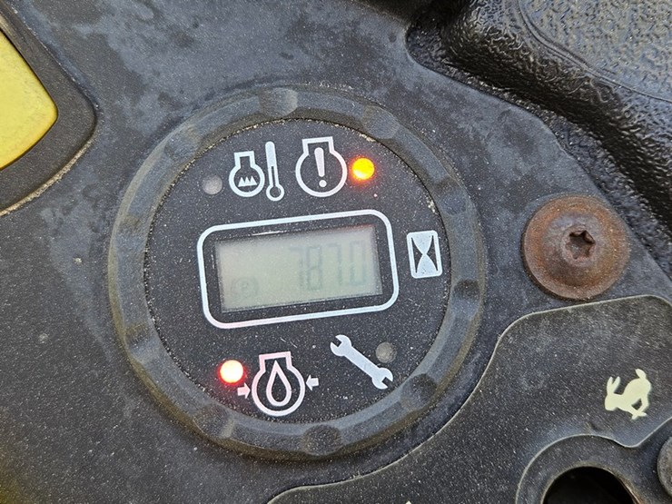 2015-john-deere-z930m-efi-image-13