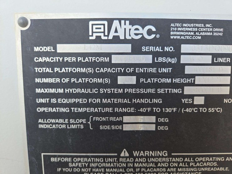 2013-freightliner-m2-106-image-27