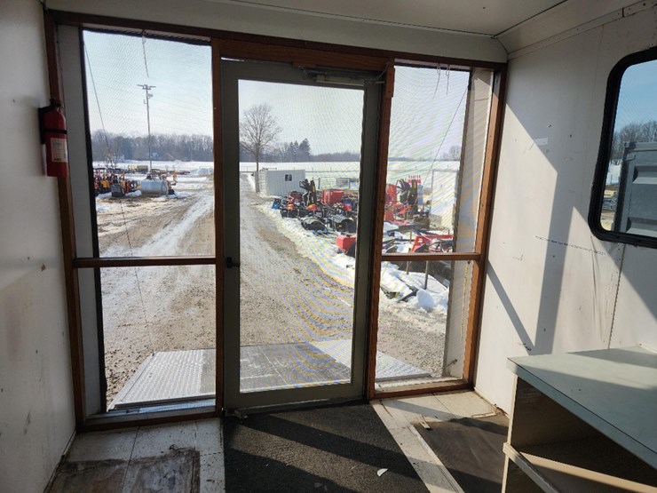 loadmaster-28'-kitchen-trailer,-enclosed,-tandem-axle,-windows,-water-heater,-counters,-sink-image-17