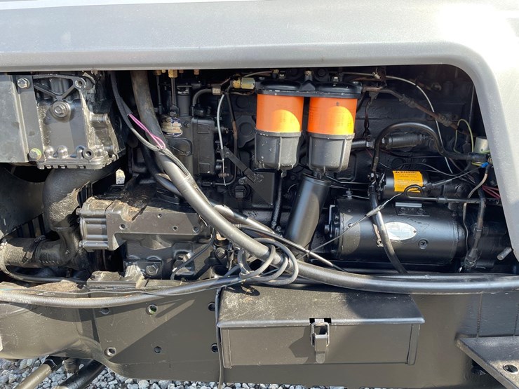 1980-white-2-85-image-6