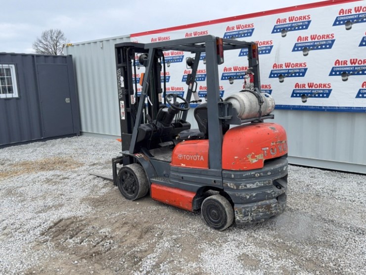 toyota-d565460-forklift,-7709hrs,-lpg,-3-stage-mast,-42"-forks,-solid-wheels-image-2