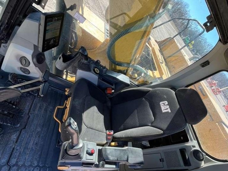 2019-caterpillar-320-image-22