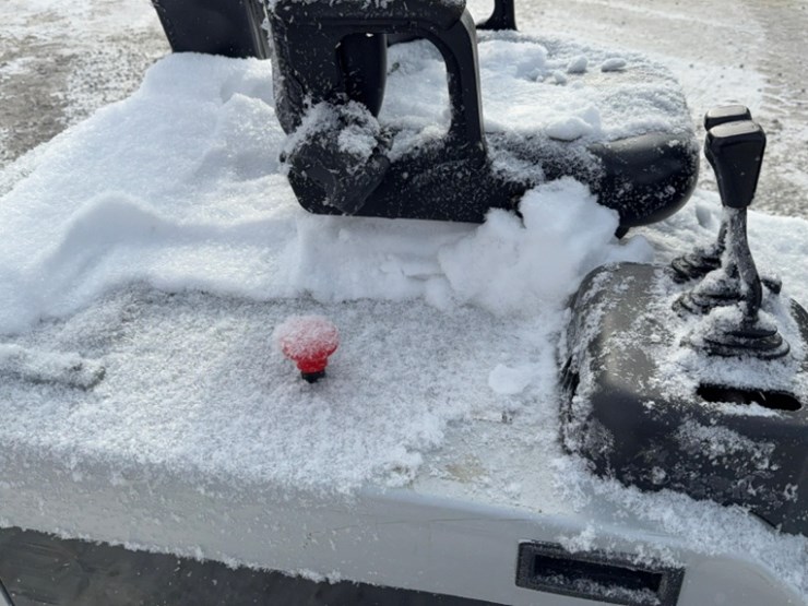 nissan-48"-forks-gray-forklift,-non-running-image-9