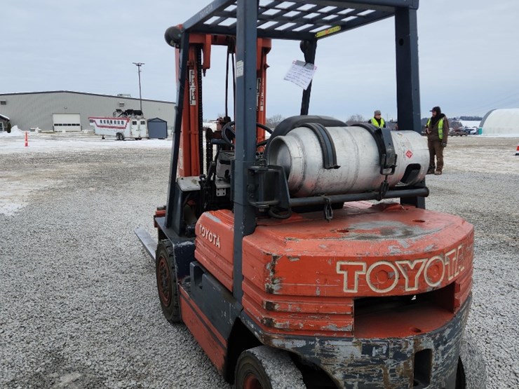 toyota-fork-lift-sn#-405-fg25-15759,-7,356-hrs-3-mast,-48"-forks,-3550lb-cap,-duel-fuel,-solid-tires-image-6
