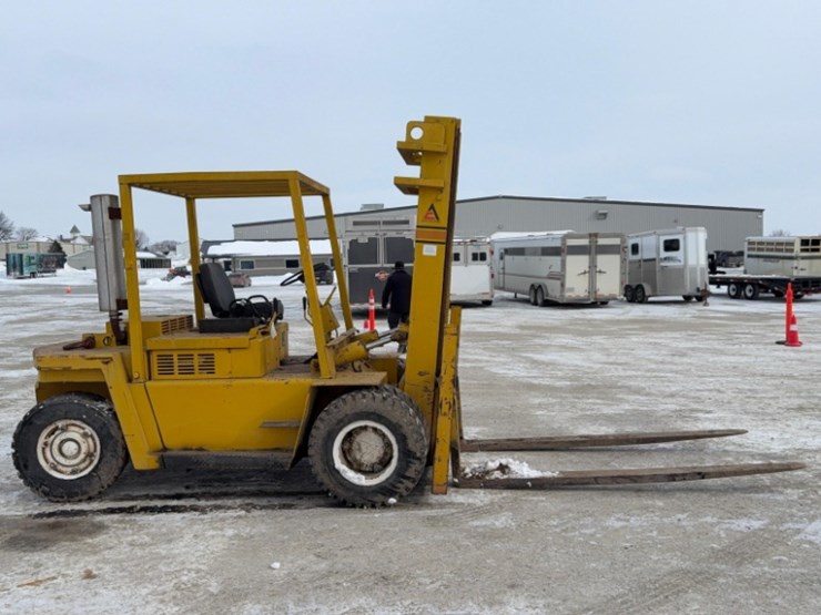 allis-chalmers-model-acp-120,-sn#-bcbo1181-gas-forklift-6665hrs-12,000lb-capacity-96"-forks-image-9