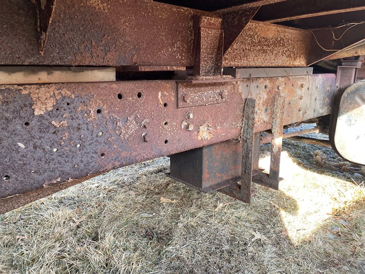 tag-#322,-1978-ih-grain-truck-image-17