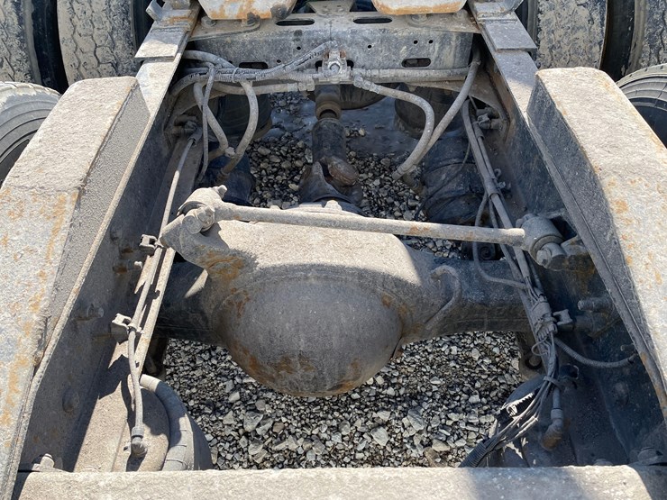 tag-#412,-2013-freightliner-semi-image-12