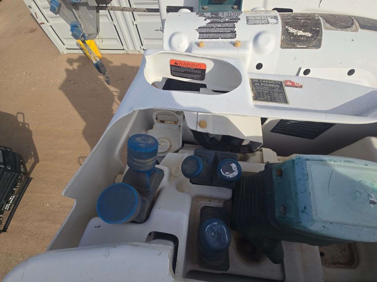 2013-freightliner-m2-106-image-34