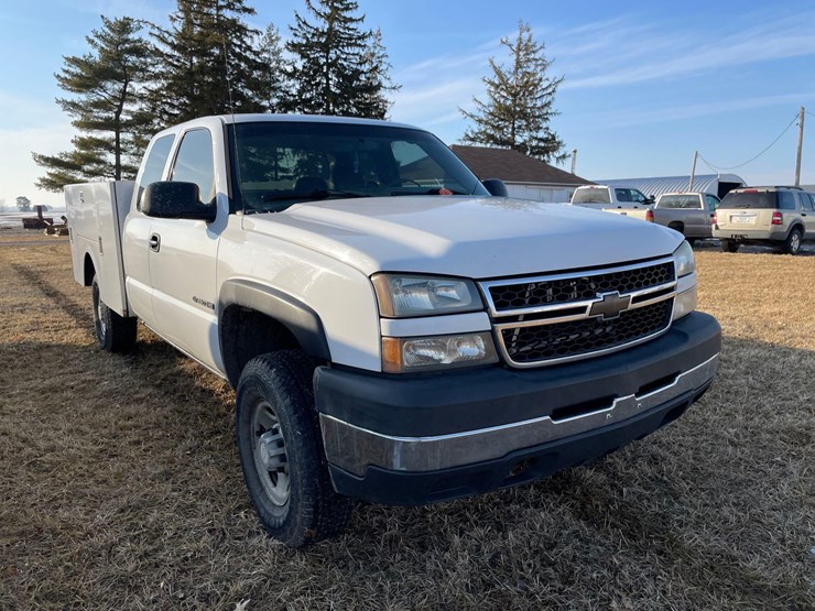 2006-chevrolet-2500-image-16