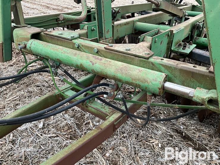 john-deere-235-image-18