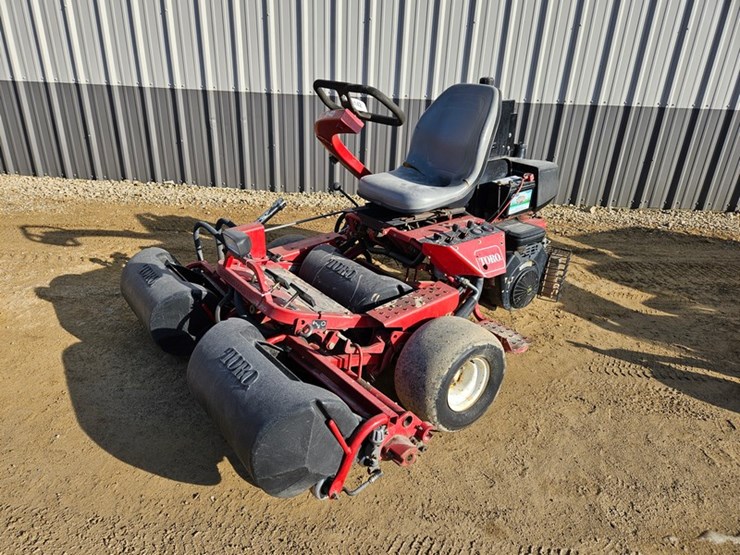 #142-•-toro-greens-master-greens-mower-image-1