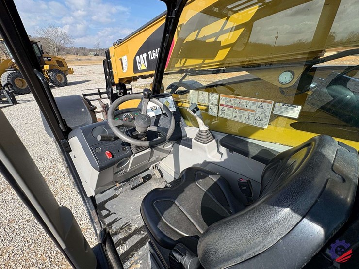 2019-caterpillar-tl642d-image-44
