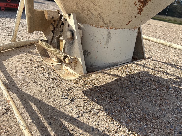 #5352-•-gar-bro-concrete-bucket-image-7