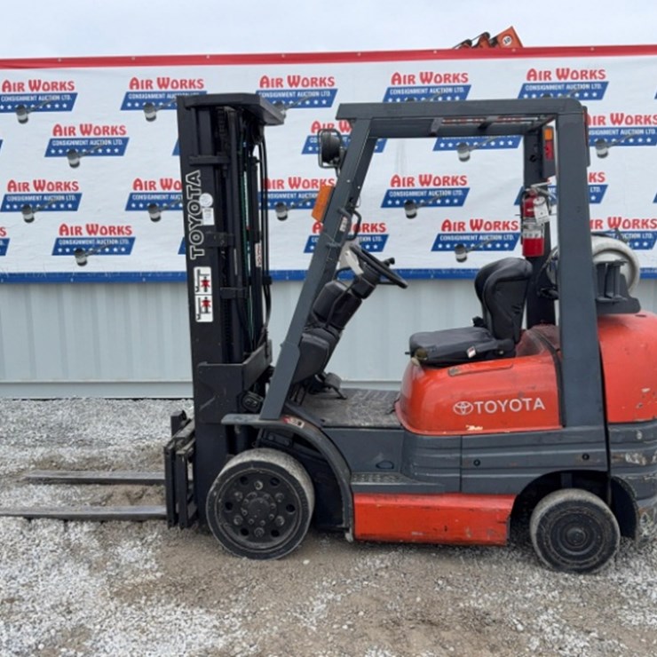 Toyota D565460 Forklift, 7709hrs, LPG, 3 Stage Mast, 42" forks, Solid Wheels