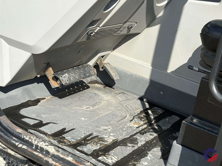 2019-caterpillar-tl642d-image-49