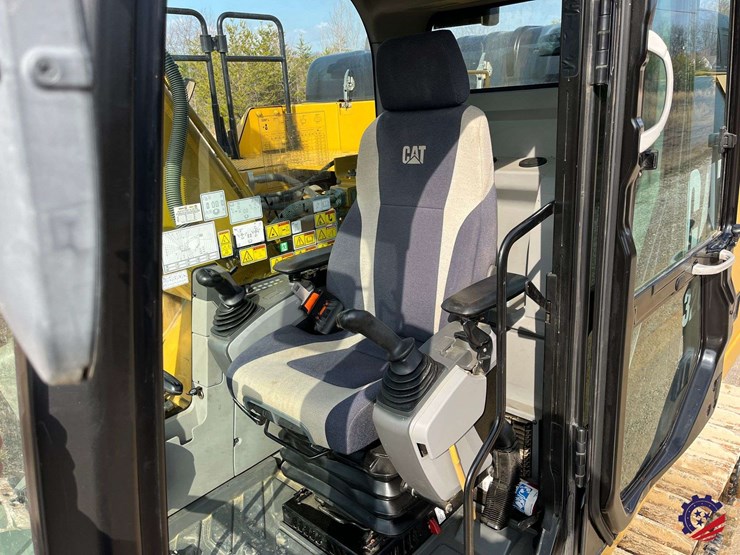 2018-caterpillar-326fl-image-101