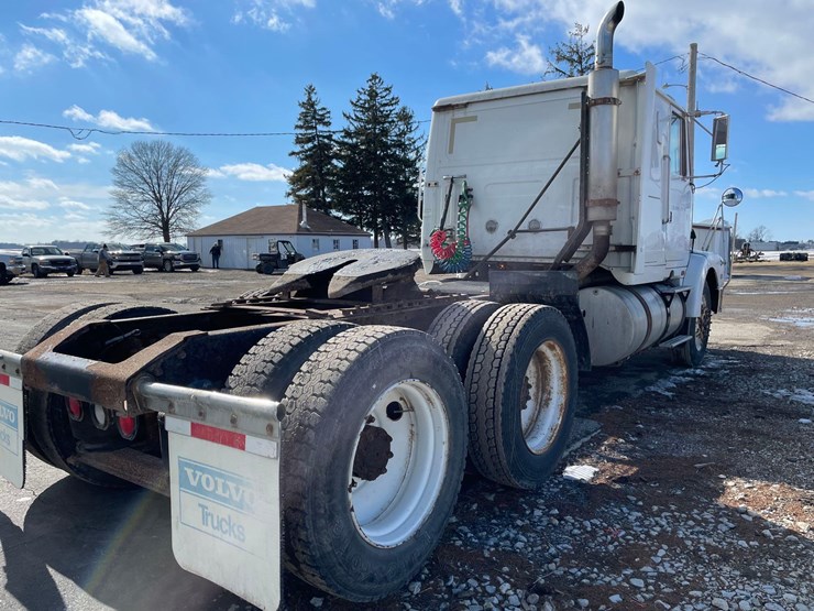 tag-#442,-1993-volvo-semi-tractor-image-12