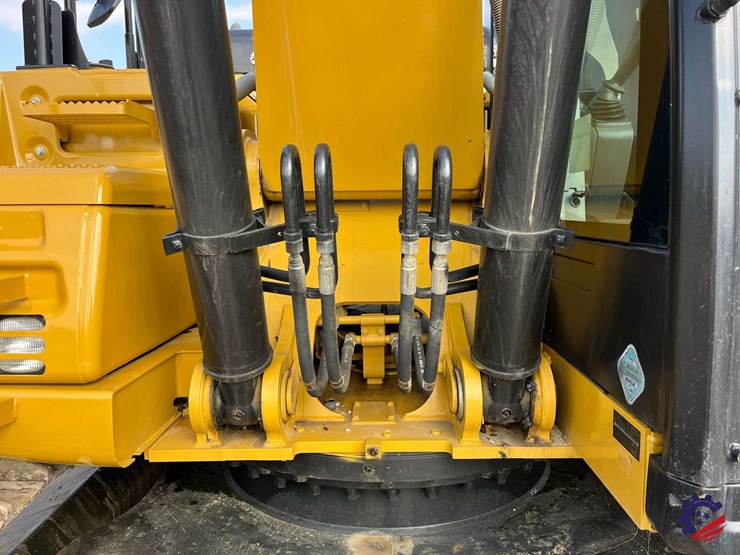 2018-caterpillar-326fl-image-95