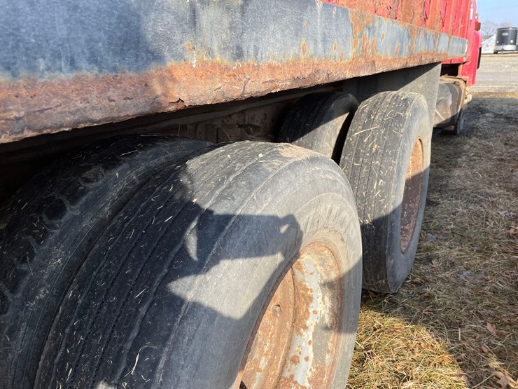 tag-#322,-1978-ih-grain-truck-image-16