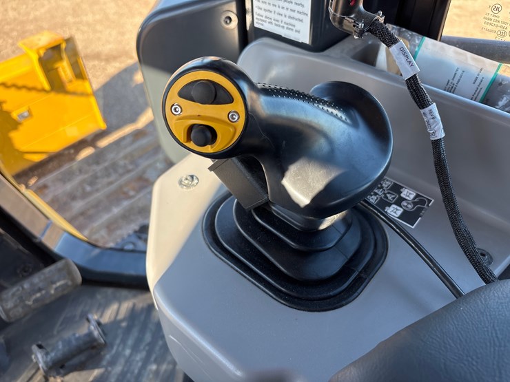 2024-komatsu-d39px-24-image-23