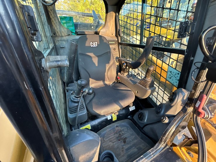 2022-caterpillar-299d3-image-14