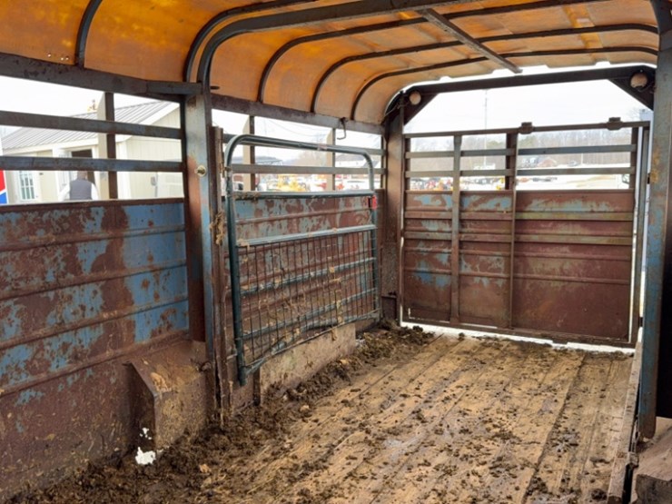 16'-gooseneck-livestock-trailer,-tandem-axle-image-10