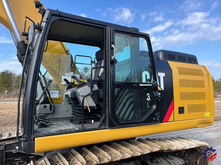 2018-caterpillar-326fl-image-103