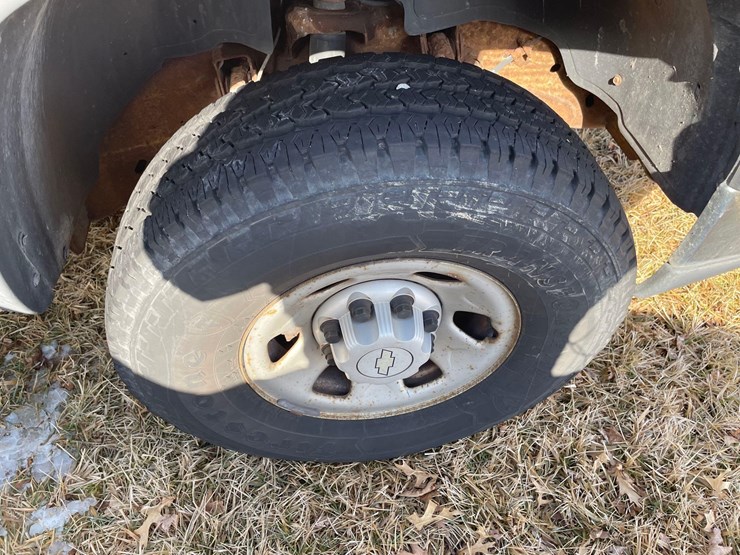 2007-chevrolet-3500-image-16